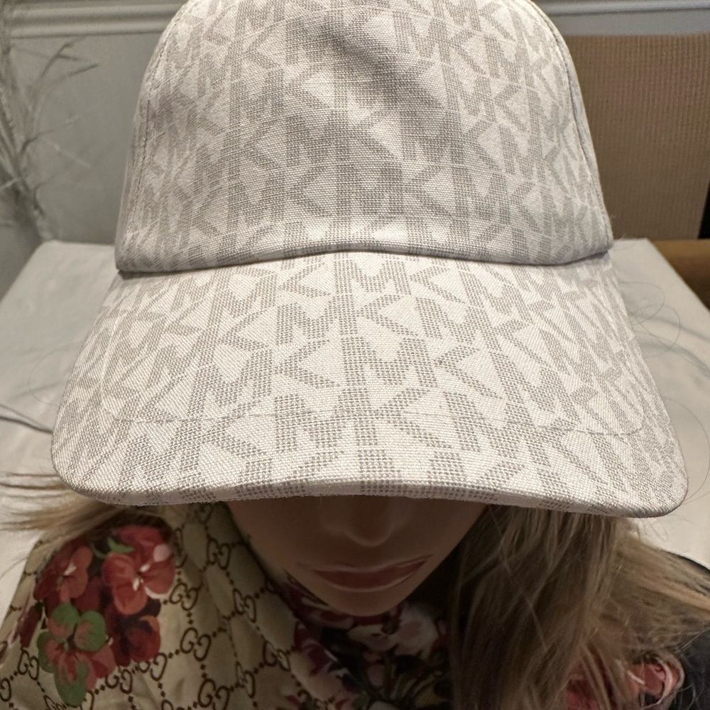 MK SIGNATURE LOGO BASEBALL CAP NWT